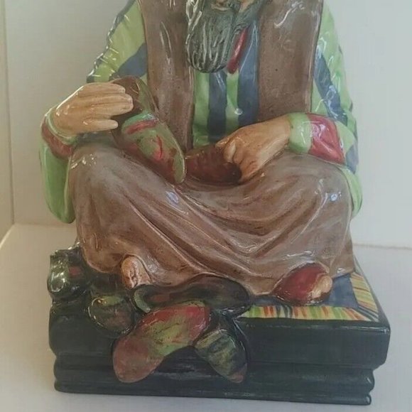 Vintage Royal Doulton Figure Cobbler HN 1706 1935-1969 by C J Noke - Picture 2 of 13